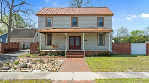 128 E Railroad Street La Grange NC 28551