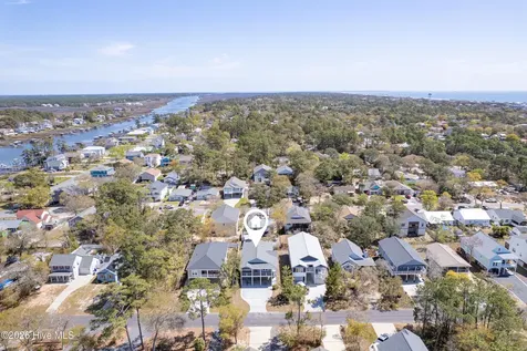 230 NE 38th Street Oak Island NC 28465