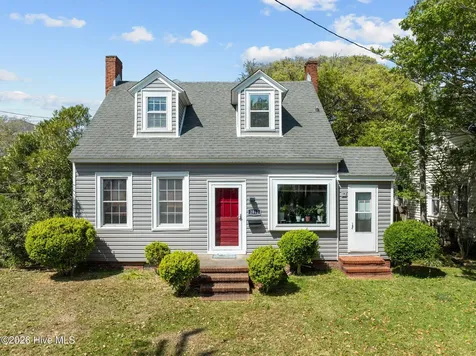 2812 Evans Street Morehead City NC 28557