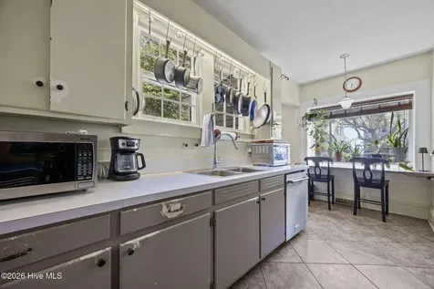 2812 Evans Street Morehead City NC 28557