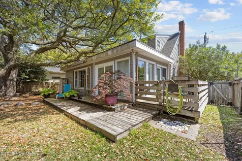 2812 Evans Street Morehead City NC 28557