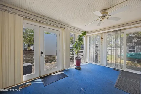 2812 Evans Street Morehead City NC 28557