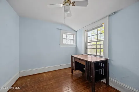 2812 Evans Street Morehead City NC 28557