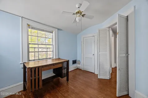 2812 Evans Street Morehead City NC 28557