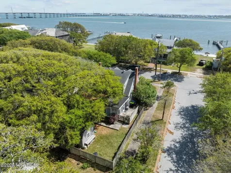 2812 Evans Street Morehead City NC 28557