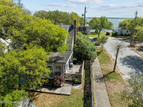 2812 Evans Street Morehead City NC 28557