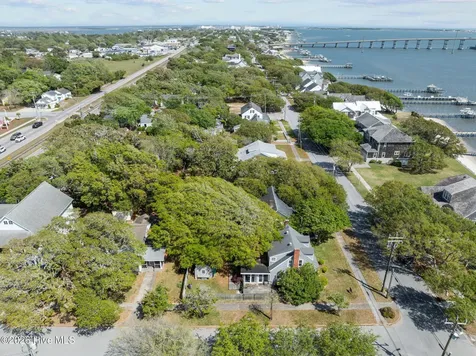 2812 Evans Street Morehead City NC 28557