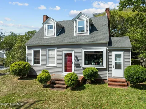 2812 Evans Street Morehead City NC 28557