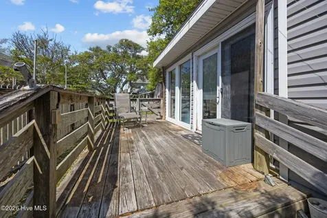 2812 Evans Street Morehead City NC 28557