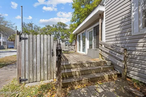 2812 Evans Street Morehead City NC 28557