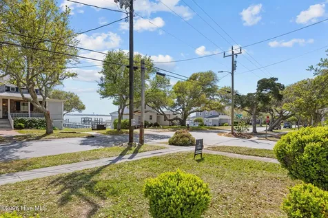 2812 Evans Street Morehead City NC 28557
