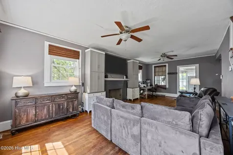2812 Evans Street Morehead City NC 28557