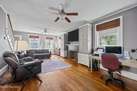 2812 Evans Street Morehead City NC 28557