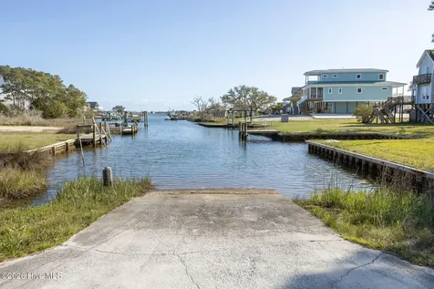 305 Joan Court Beaufort NC 28516