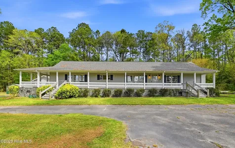 2639 Nc Highway 211 Clarkton NC 28433