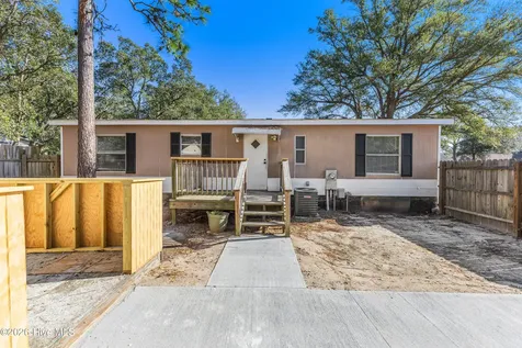 4690 Port Loop Road SE Southport NC 28461