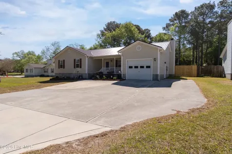 623 Queens Creek Road Hubert NC 28539