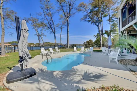823 Chadwick Shores Drive Sneads Ferry NC 28460