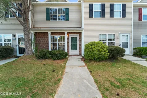 207 Pinegrove Court Jacksonville NC 28546