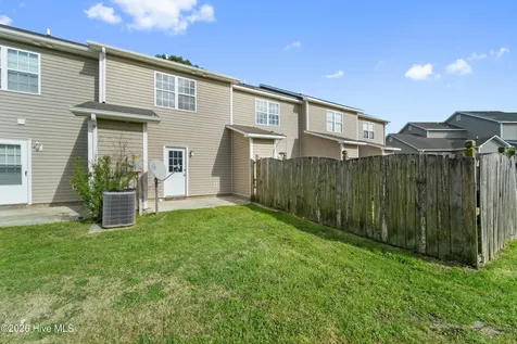 207 Pinegrove Court Jacksonville NC 28546