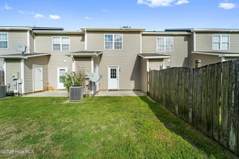 207 Pinegrove Court Jacksonville NC 28546