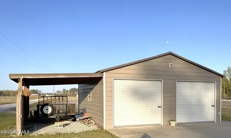 1406 White Oak River Road Maysville NC 28555