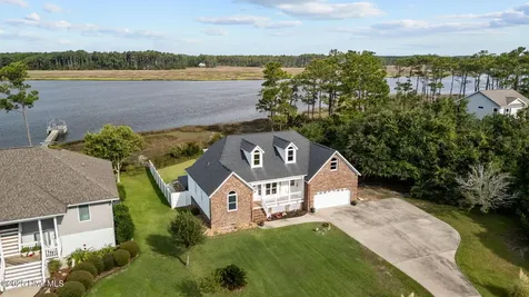 413 Pelican Harbor Road Beaufort NC 28516