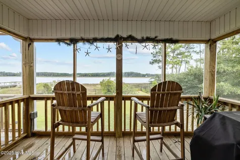 413 Pelican Harbor Road Beaufort NC 28516