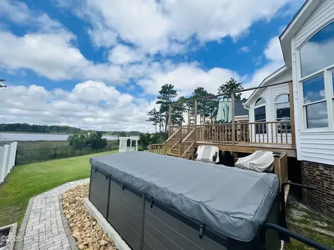 413 Pelican Harbor Road Beaufort NC 28516