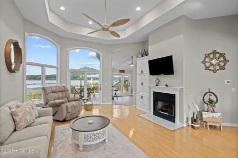 413 Pelican Harbor Road Beaufort NC 28516