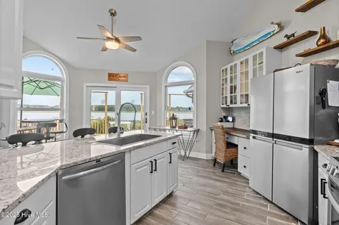 413 Pelican Harbor Road Beaufort NC 28516