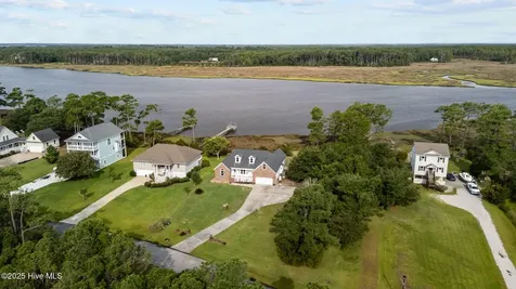 413 Pelican Harbor Road Beaufort NC 28516