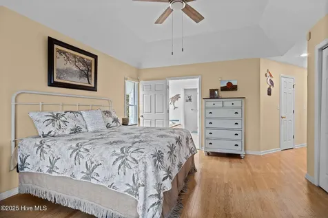 413 Pelican Harbor Road Beaufort NC 28516