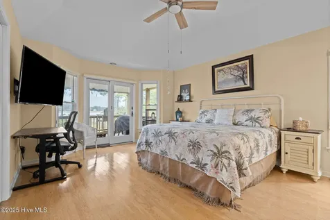 413 Pelican Harbor Road Beaufort NC 28516