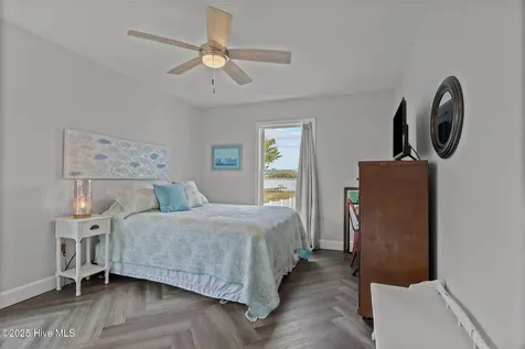 413 Pelican Harbor Road Beaufort NC 28516