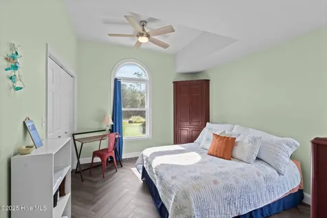 413 Pelican Harbor Road Beaufort NC 28516