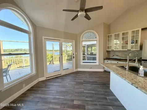 413 Pelican Harbor Road Beaufort NC 28516