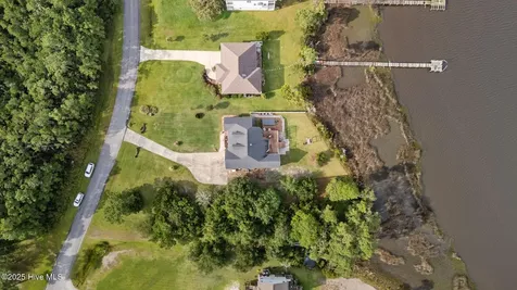413 Pelican Harbor Road Beaufort NC 28516