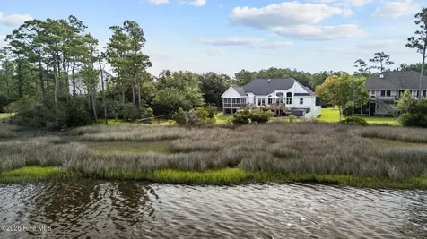 413 Pelican Harbor Road Beaufort NC 28516
