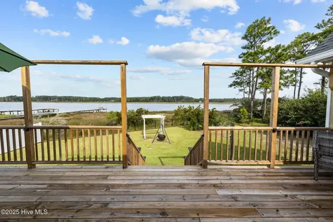 413 Pelican Harbor Road Beaufort NC 28516