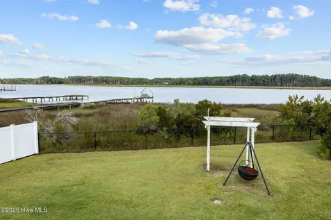 413 Pelican Harbor Road Beaufort NC 28516