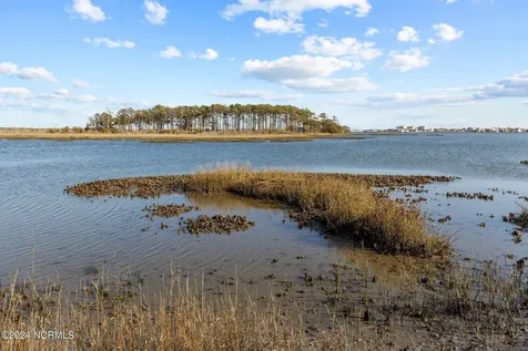 1302 Fathom Way Morehead City NC 28557