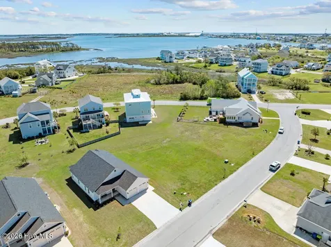 1302 Fathom Way Morehead City NC 28557