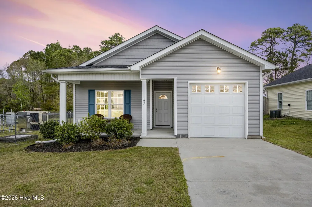 305 Cypress Avenue Holly Ridge NC 28445