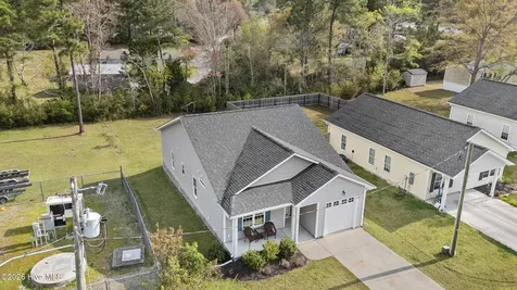 305 Cypress Avenue Holly Ridge NC 28445