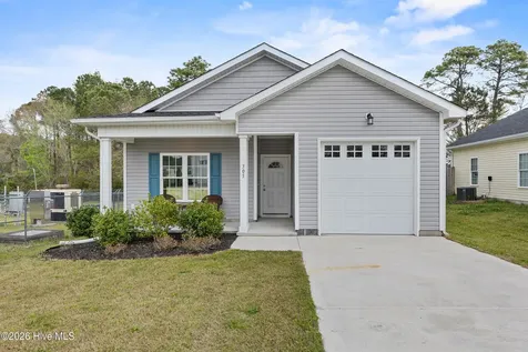 305 Cypress Avenue Holly Ridge NC 28445