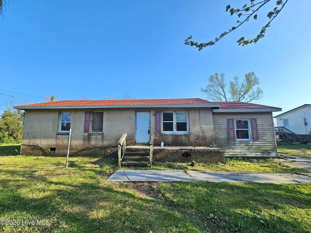 1729 Swamp Road Engelhard NC 27824