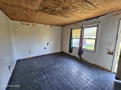 1729 Swamp Road Engelhard NC 27824