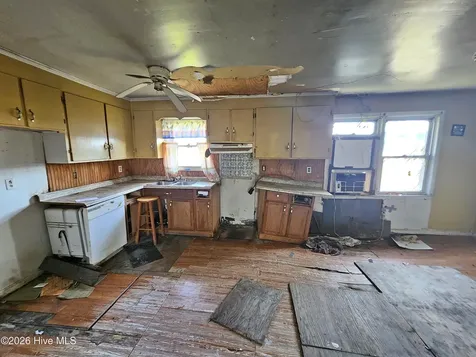 1729 Swamp Road Engelhard NC 27824