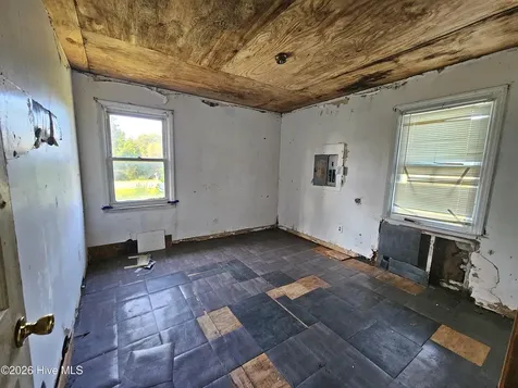 1729 Swamp Road Engelhard NC 27824